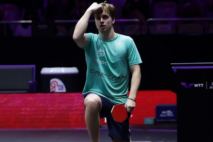 他所效力的 他所效力的